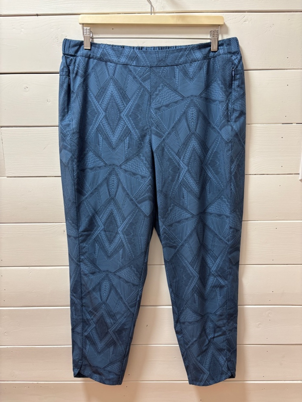 ROYAL ROBBINS Blue Patterned Capri Pants Size L